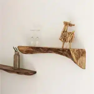 Étagère murale bois massif naturel forme organique